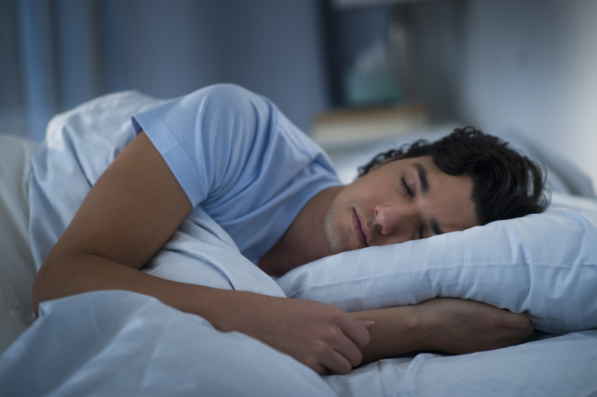 https://truhealthguide.com/wp-content/uploads/2023/10/man-with-pillow.jpg